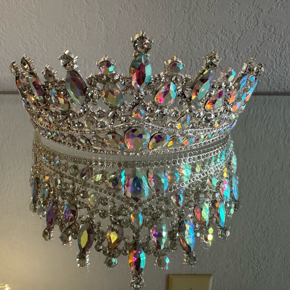 Sparkling Crystal Tiara with necklace earrings set.